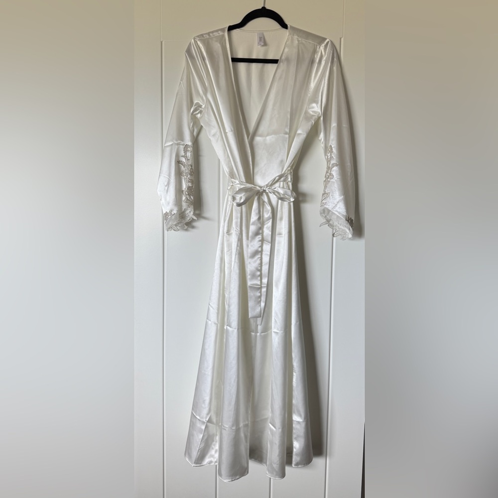 Flora Nikrooz White Satin Robe